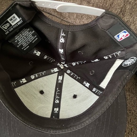 Brooklyn Nets NBA New Era SnapBack Hat With Colored Lettering - Picture 3 of 4